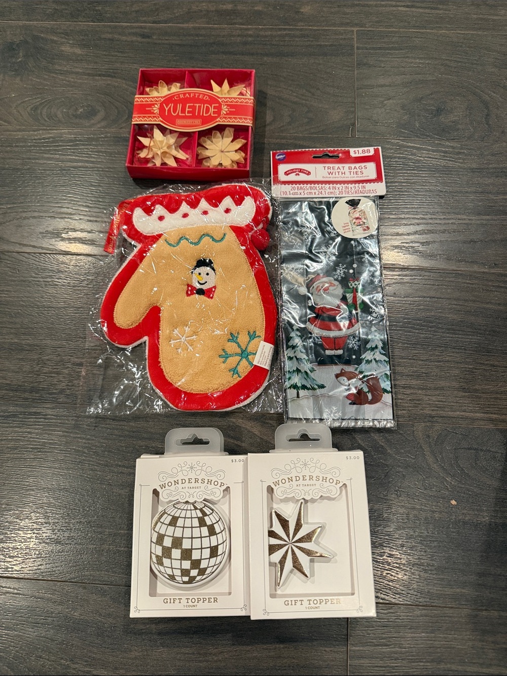 Bundle of Christmas items 8:9